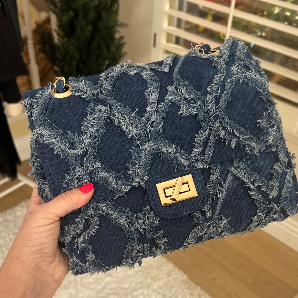 Elegant Denim Chain Shoulder Bag - Picture 4 of 8